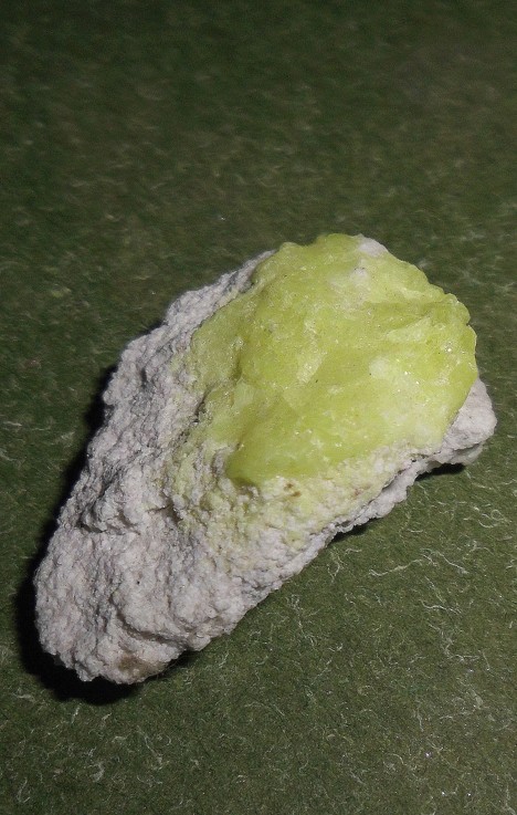 nále síry, žluté povlak na matečné hornině